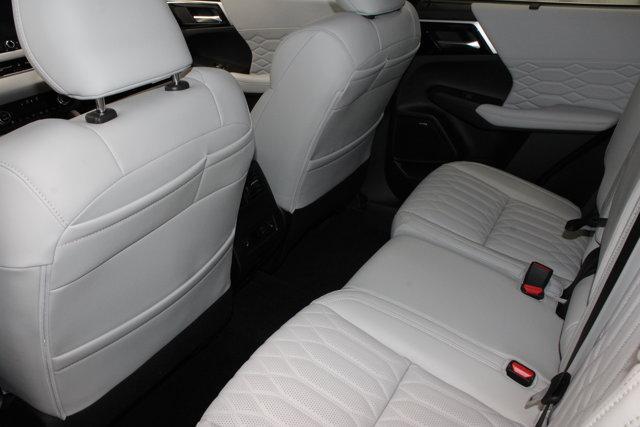 new 2025 Mitsubishi Outlander car