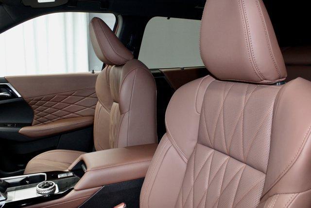 new 2025 Mitsubishi Outlander car