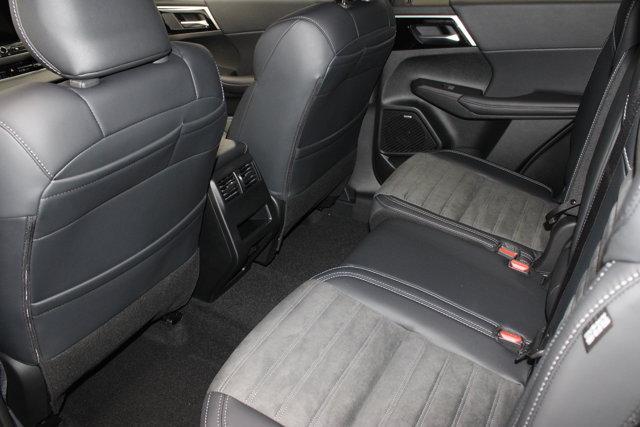 new 2025 Mitsubishi Outlander car