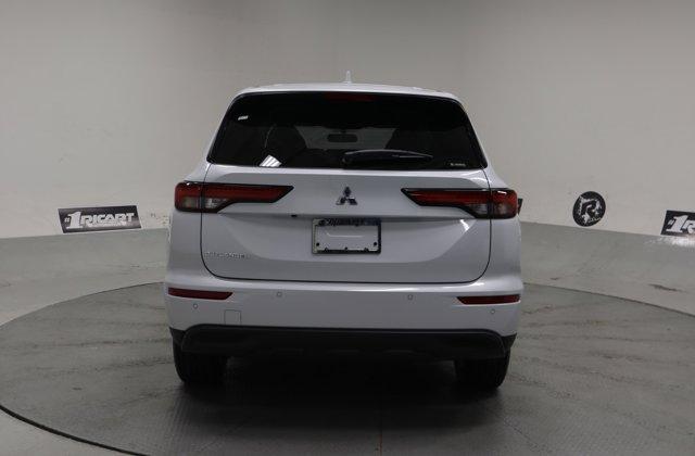 new 2024 Mitsubishi Outlander car, priced at $30,621