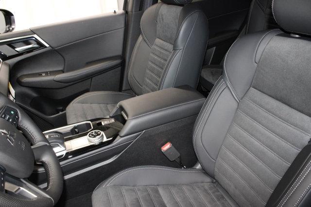 new 2025 Mitsubishi Outlander car