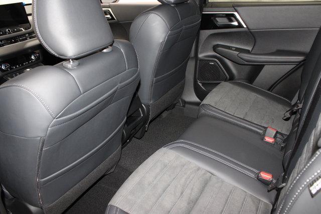new 2025 Mitsubishi Outlander car
