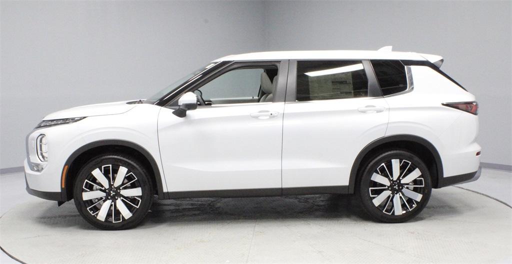 new 2025 Mitsubishi Outlander car