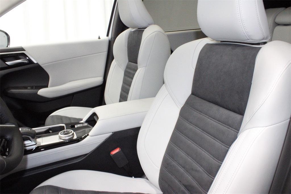 new 2025 Mitsubishi Outlander car