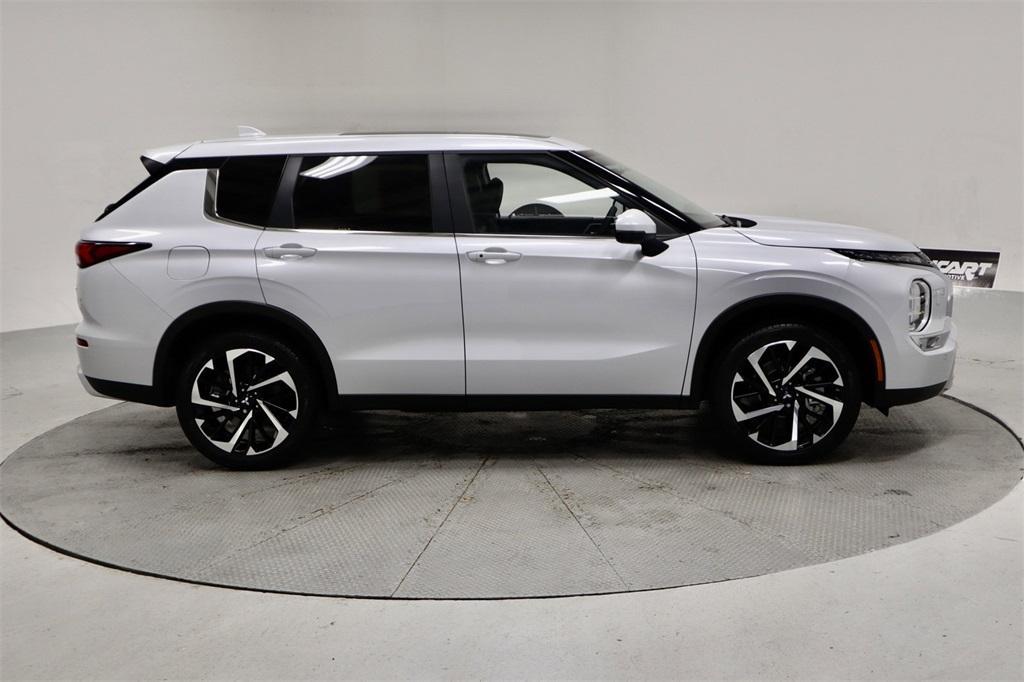 new 2024 Mitsubishi Outlander car, priced at $38,012