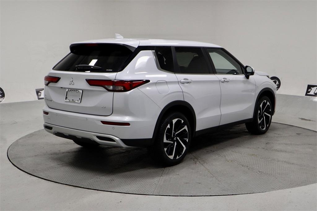 new 2024 Mitsubishi Outlander car, priced at $38,012