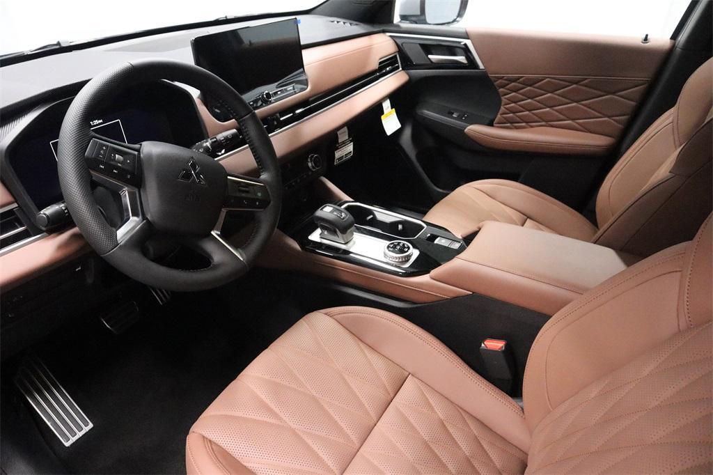 new 2025 Mitsubishi Outlander car