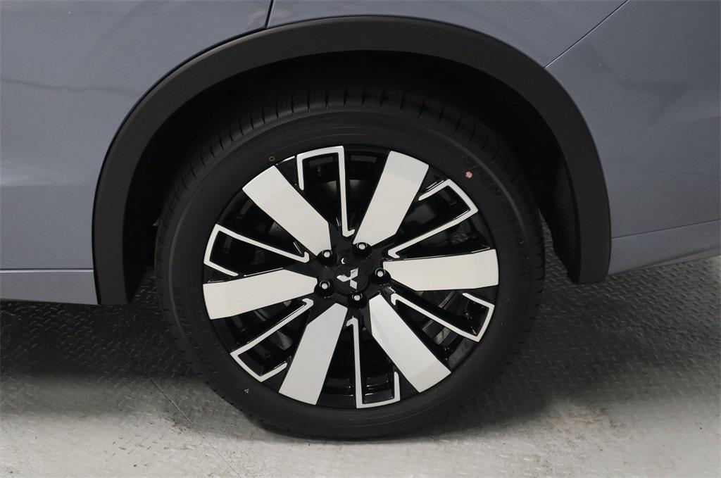 new 2025 Mitsubishi Outlander car