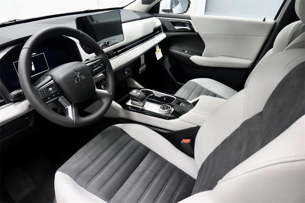 new 2025 Mitsubishi Outlander car, priced at $40,565