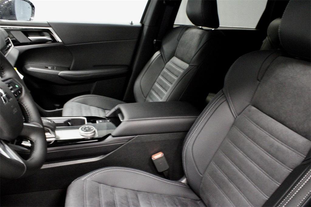 new 2025 Mitsubishi Outlander car