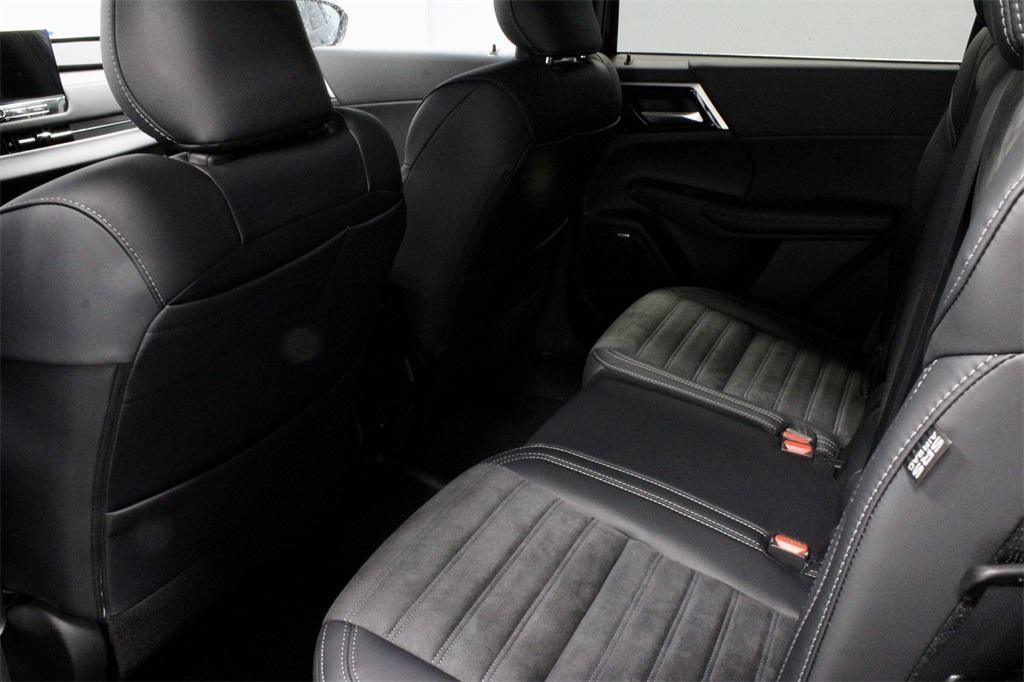 new 2025 Mitsubishi Outlander car