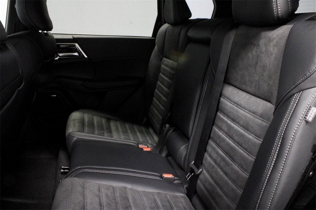 new 2025 Mitsubishi Outlander car