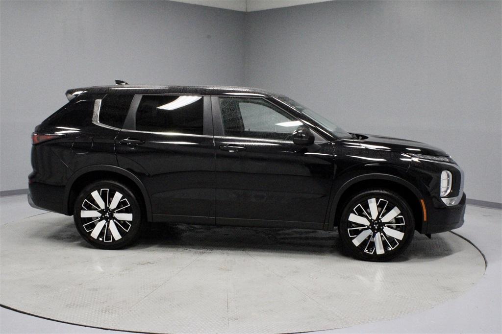 new 2025 Mitsubishi Outlander car