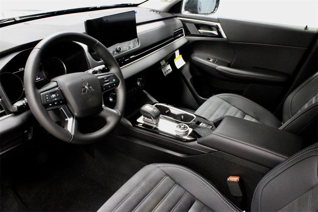 new 2025 Mitsubishi Outlander car