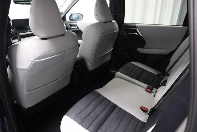 new 2025 Mitsubishi Outlander car