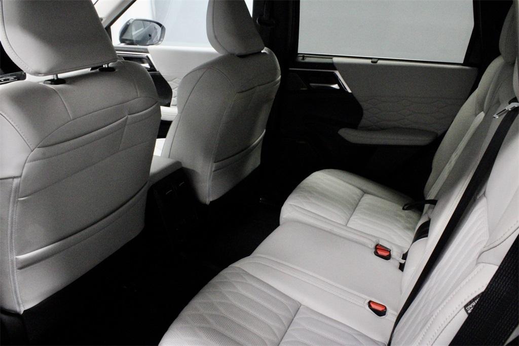 new 2025 Mitsubishi Outlander car