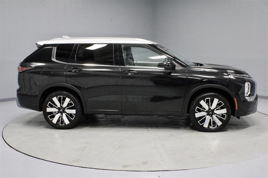 new 2025 Mitsubishi Outlander car