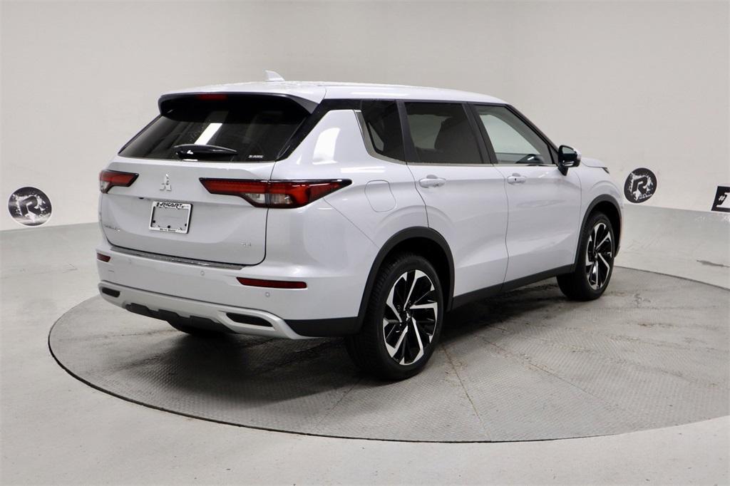 new 2024 Mitsubishi Outlander car, priced at $35,655