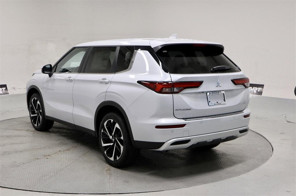 new 2024 Mitsubishi Outlander car, priced at $35,655