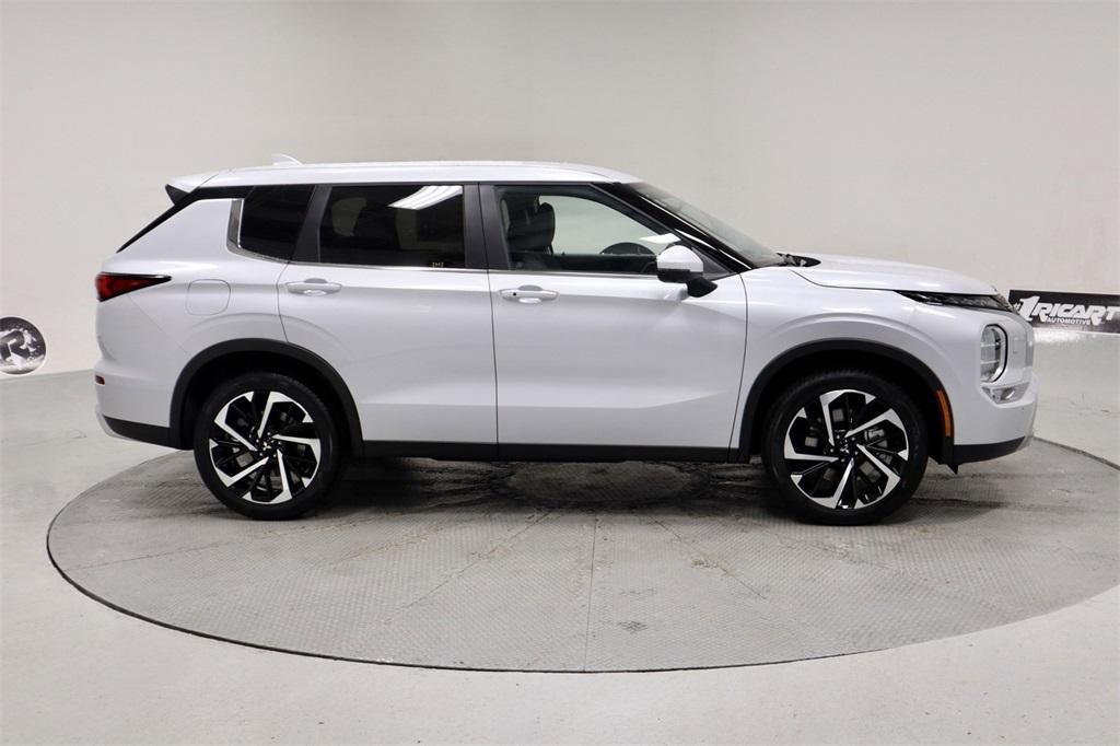 new 2024 Mitsubishi Outlander car, priced at $35,655