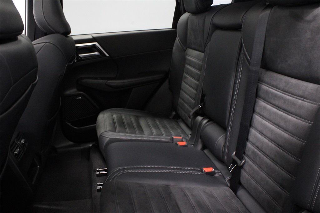new 2025 Mitsubishi Outlander car