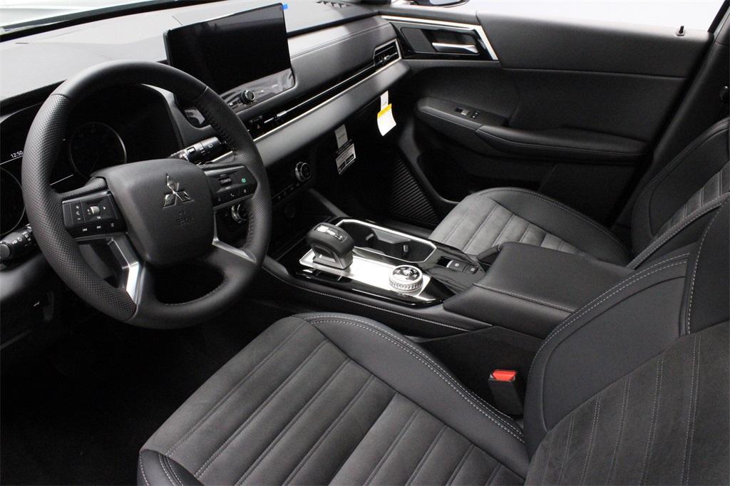 new 2025 Mitsubishi Outlander car