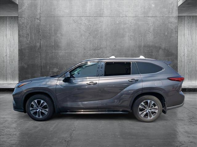 used 2022 Toyota Highlander Hybrid car, priced at $39,951