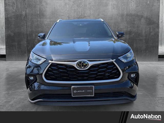 used 2022 Toyota Highlander car, priced at $31,850