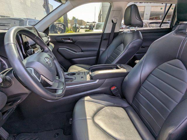 used 2022 Toyota Highlander car, priced at $34,750