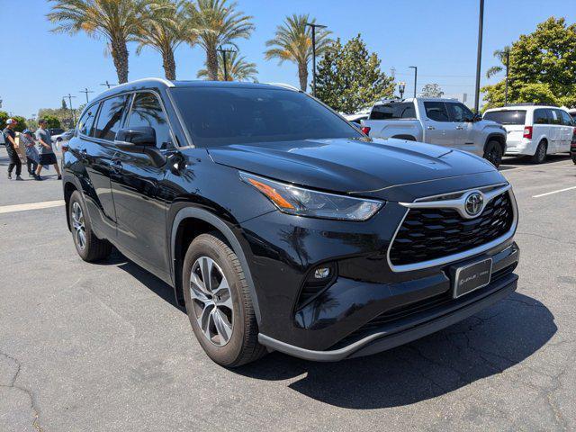 used 2022 Toyota Highlander car, priced at $34,750