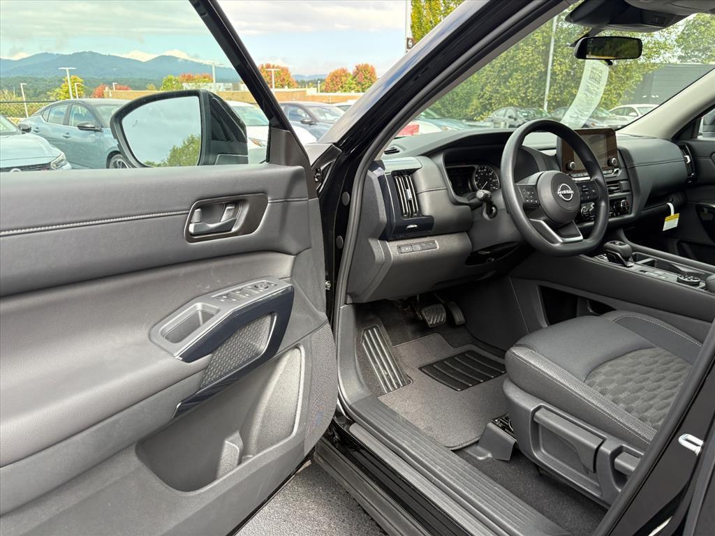 new 2025 Nissan Pathfinder car, priced at $33,371