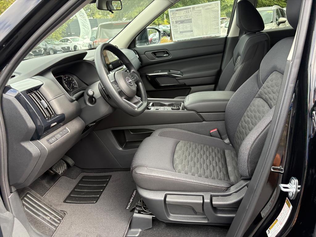 new 2025 Nissan Pathfinder car, priced at $33,371