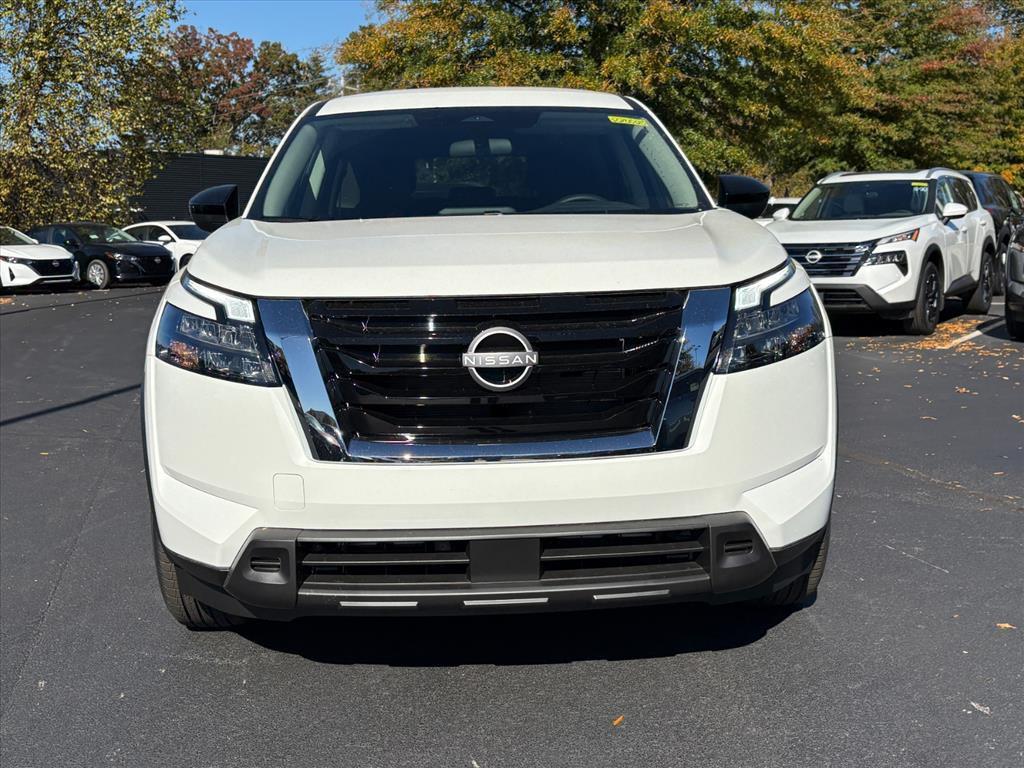 new 2025 Nissan Pathfinder car, priced at $33,371