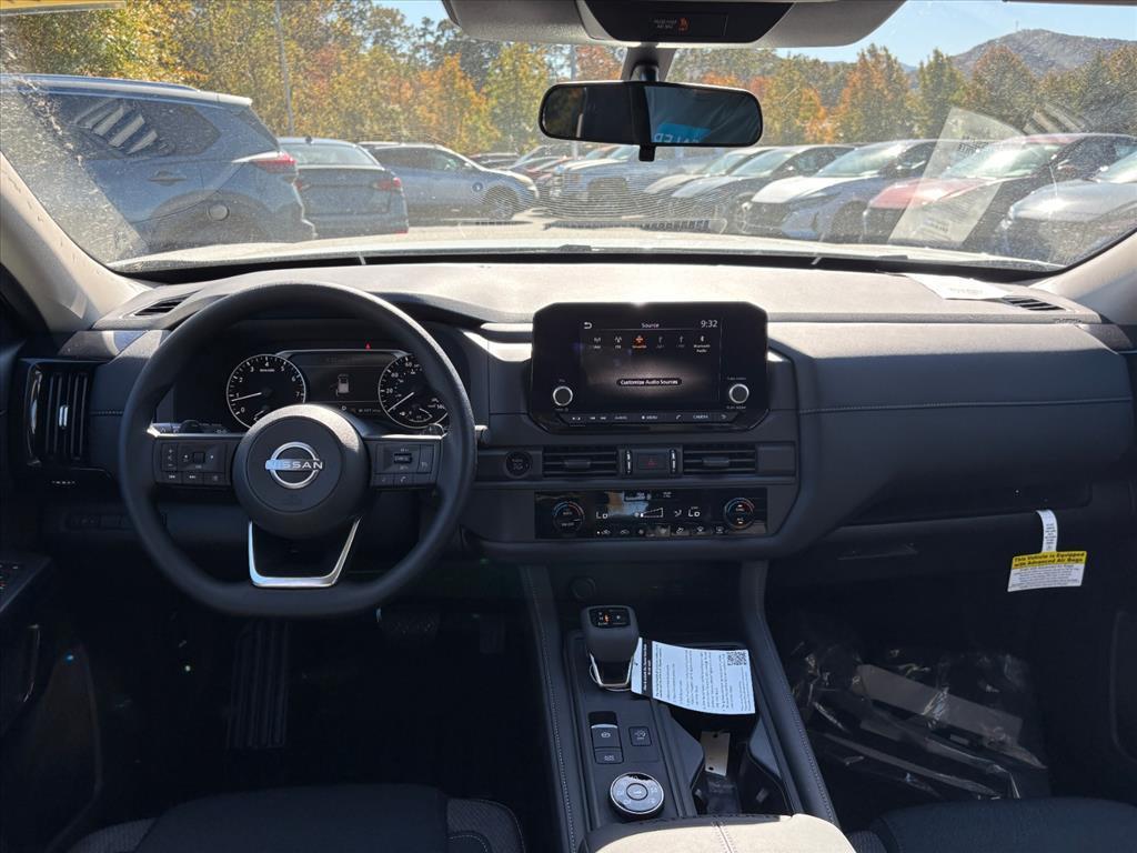 new 2025 Nissan Pathfinder car, priced at $33,371