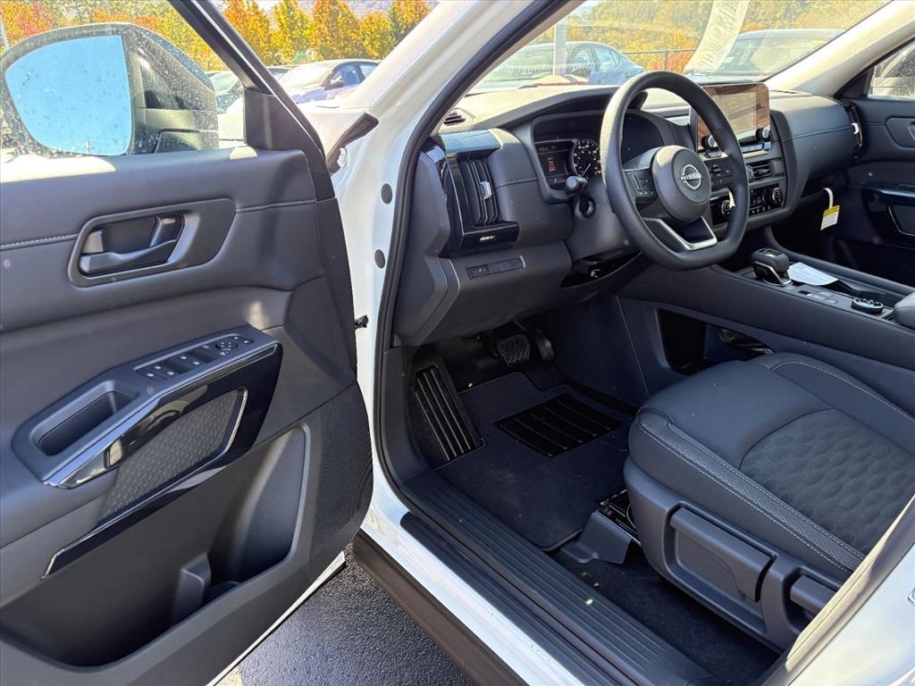 new 2025 Nissan Pathfinder car, priced at $33,371