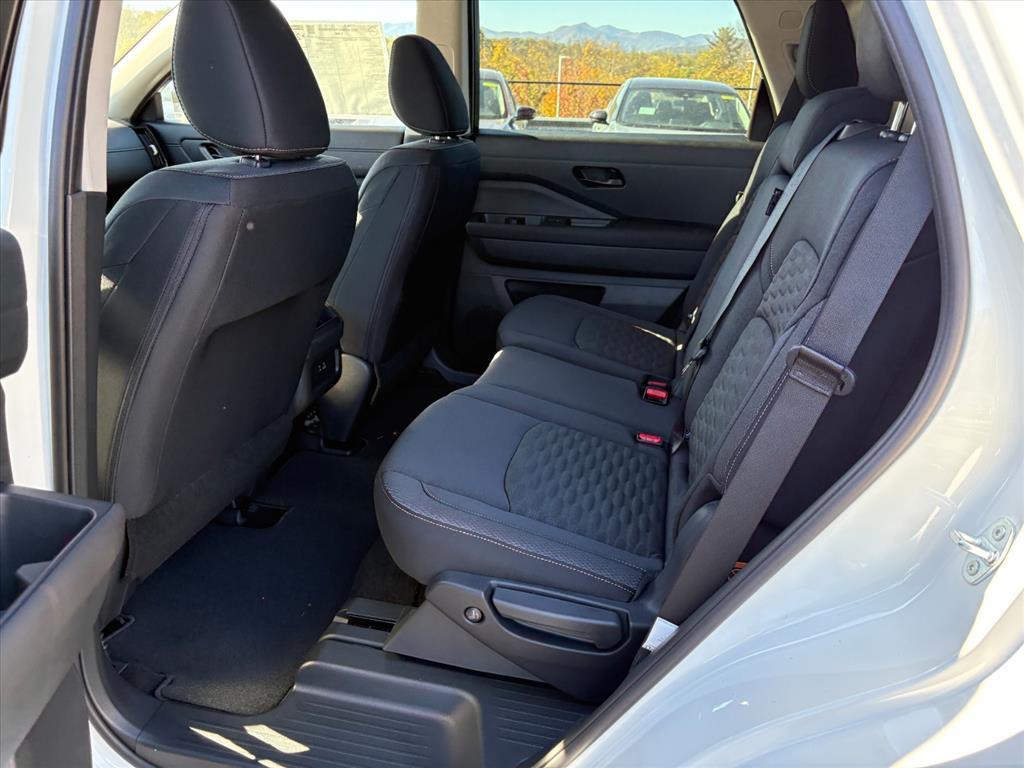 new 2025 Nissan Pathfinder car, priced at $33,371
