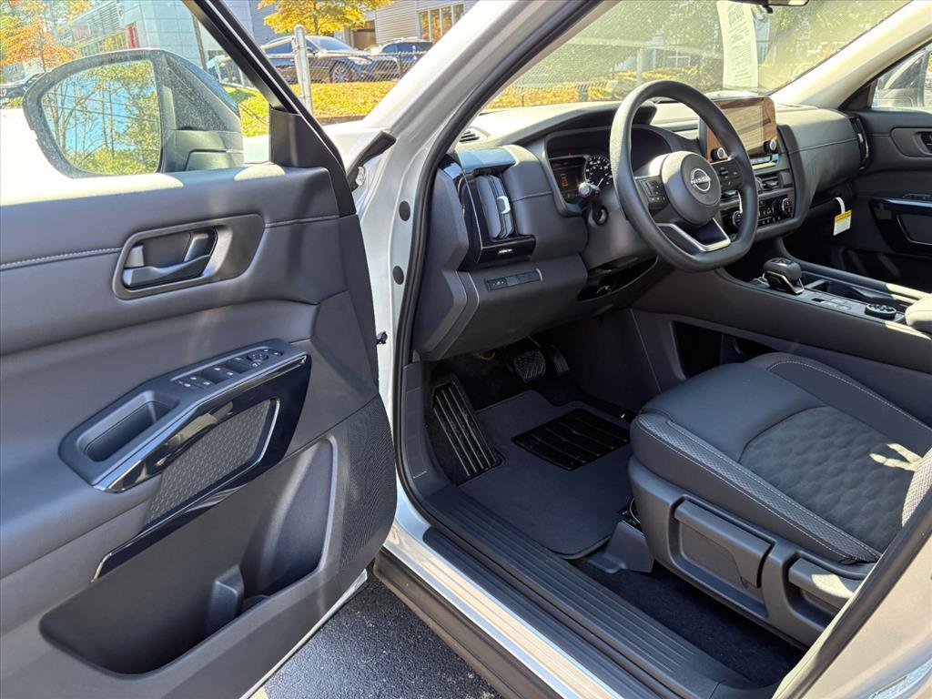 new 2025 Nissan Pathfinder car, priced at $33,371