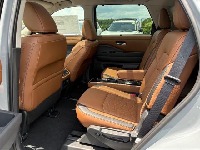new 2025 Nissan Pathfinder car, priced at $51,752