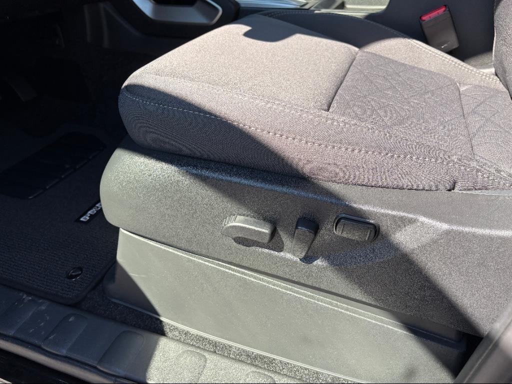 new 2025 Nissan Frontier car, priced at $39,725