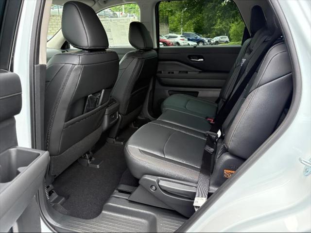 new 2025 Nissan Pathfinder car, priced at $43,372