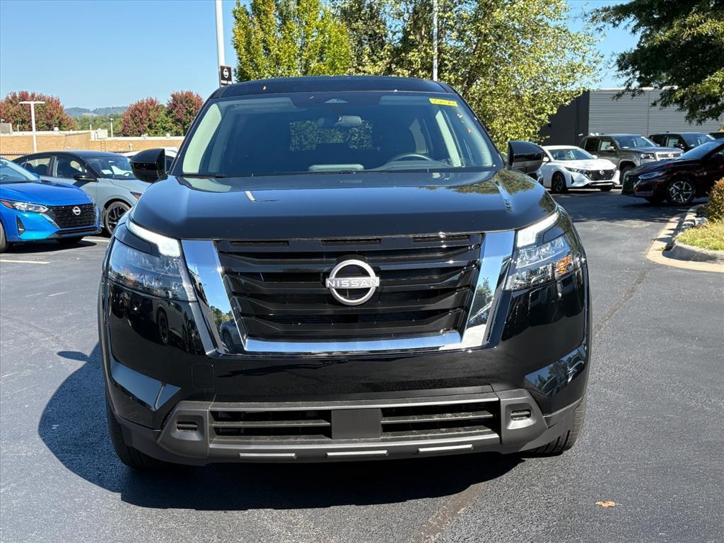 new 2025 Nissan Pathfinder car, priced at $33,371