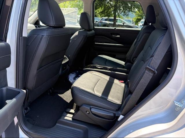 new 2025 Nissan Pathfinder car, priced at $46,519