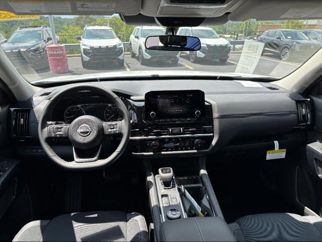 new 2025 Nissan Pathfinder car, priced at $41,772