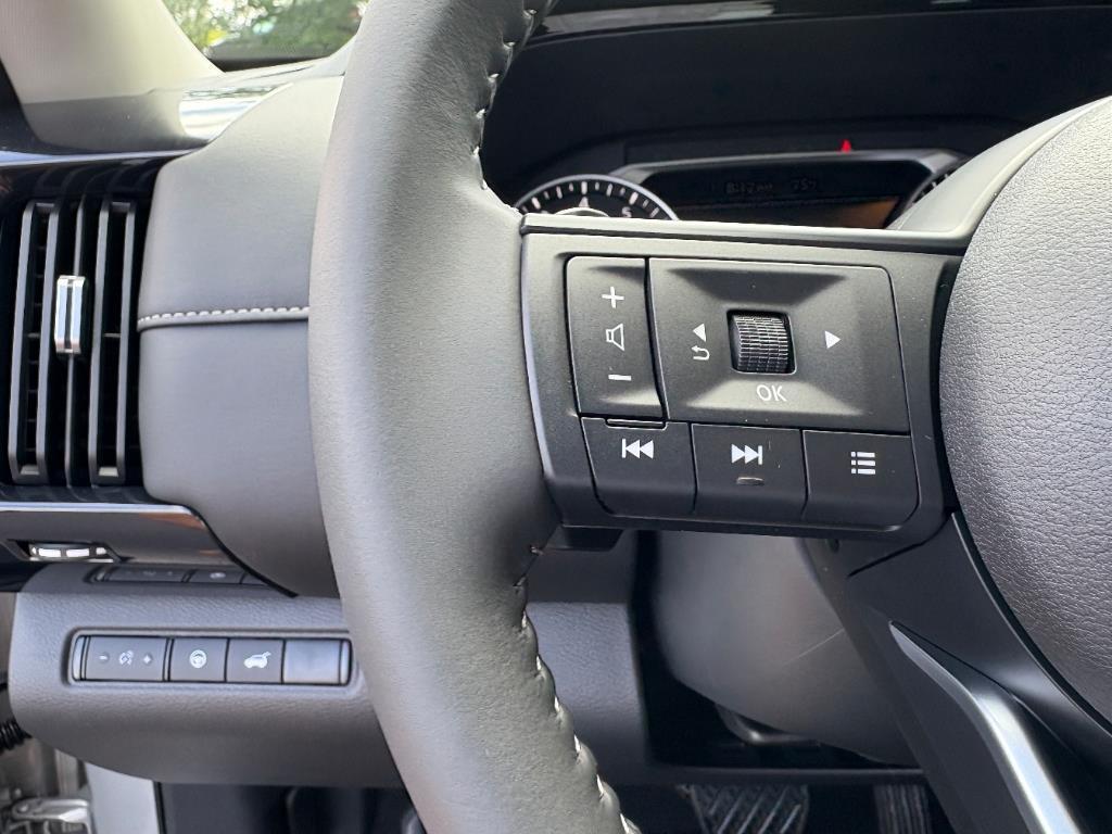 new 2025 Nissan Pathfinder car, priced at $38,370