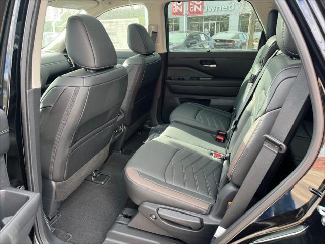 new 2025 Nissan Pathfinder car, priced at $52,605