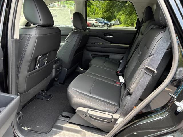 new 2025 Nissan Pathfinder car, priced at $43,324