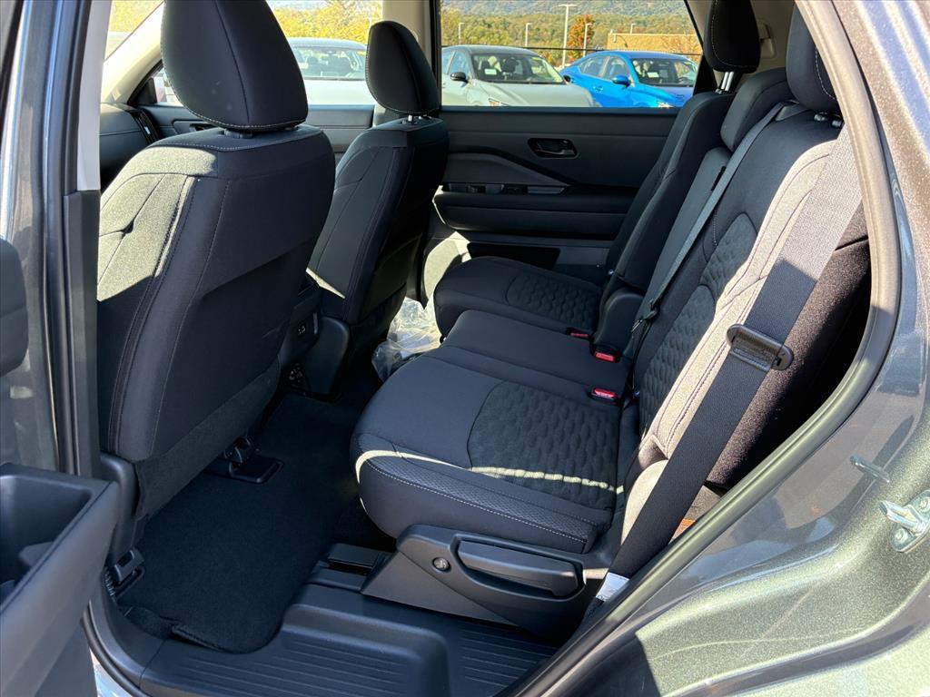 new 2025 Nissan Pathfinder car, priced at $33,371