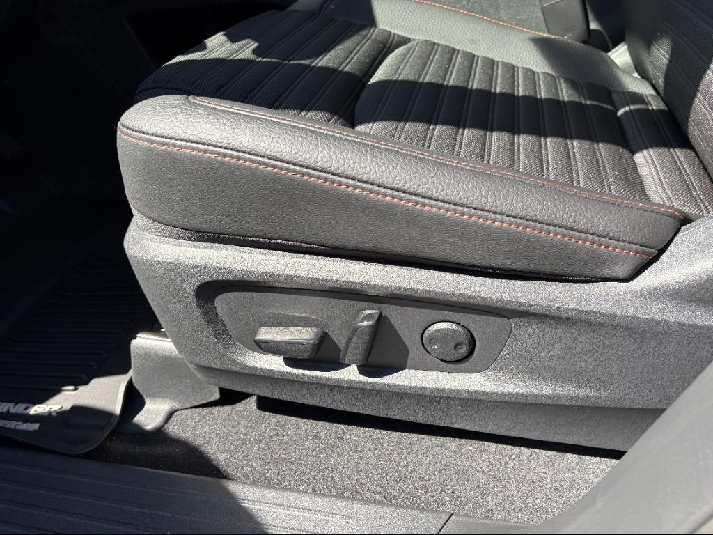 new 2025 Nissan Pathfinder car, priced at $39,584
