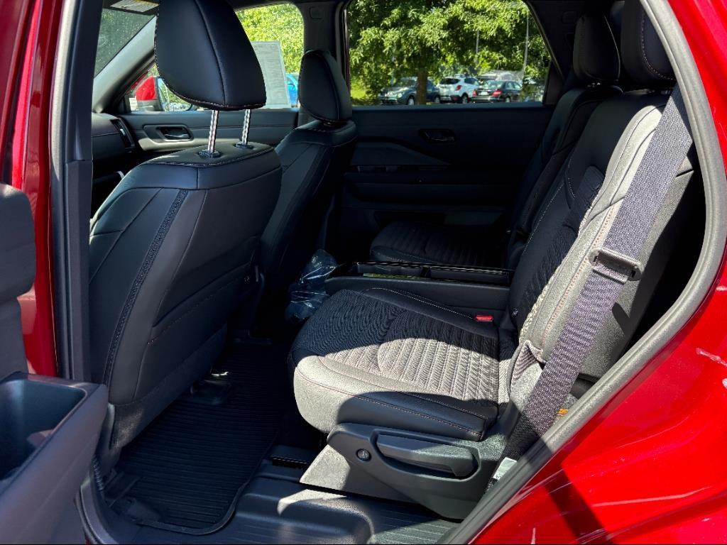 new 2025 Nissan Pathfinder car, priced at $39,584