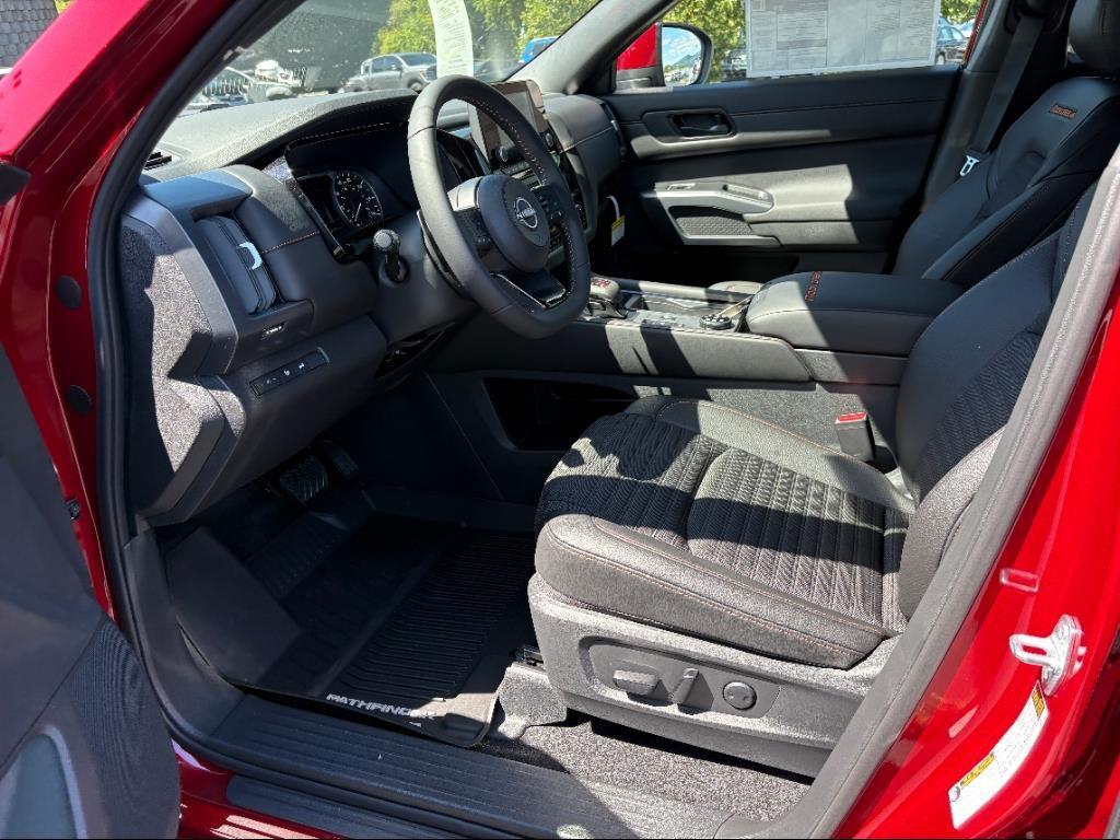 new 2025 Nissan Pathfinder car, priced at $39,584